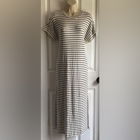🆕 Cherish Ivory Striped Long Dress Medium - Picture 1 of 9